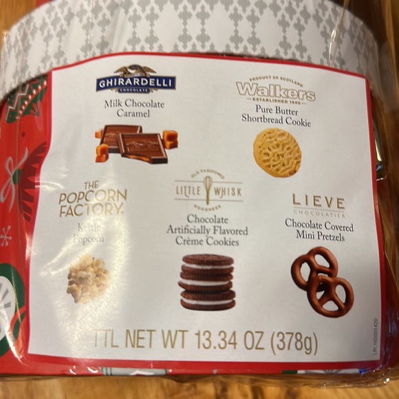 Festive treats tower Santa Pure butter shortbread cookies, Ghirardelli Chocolte - Picture 3 of 4